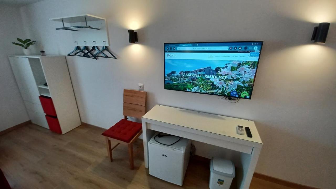 Amaryllis Residence, Apartment Diana & Deluxe Rooms With Shared Kitchen Veli Lošinj Exterior foto