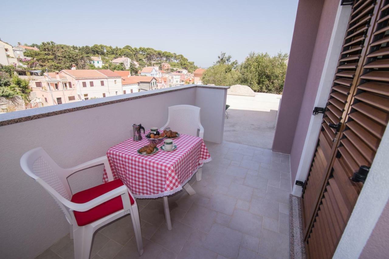 Amaryllis Residence, Apartment Diana & Deluxe Rooms With Shared Kitchen Veli Lošinj Exterior foto